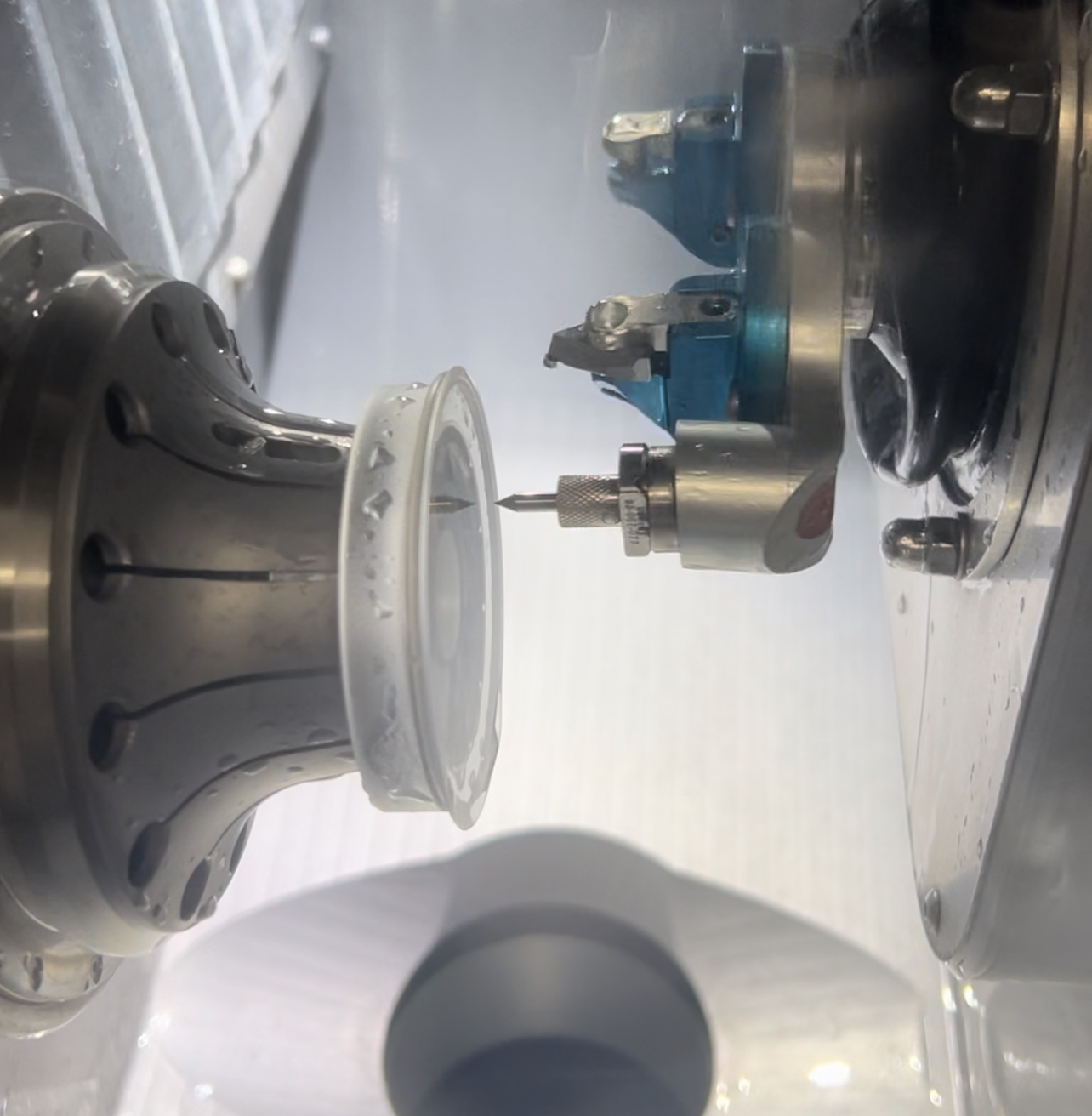 Freeform lens surfacing machine close-up